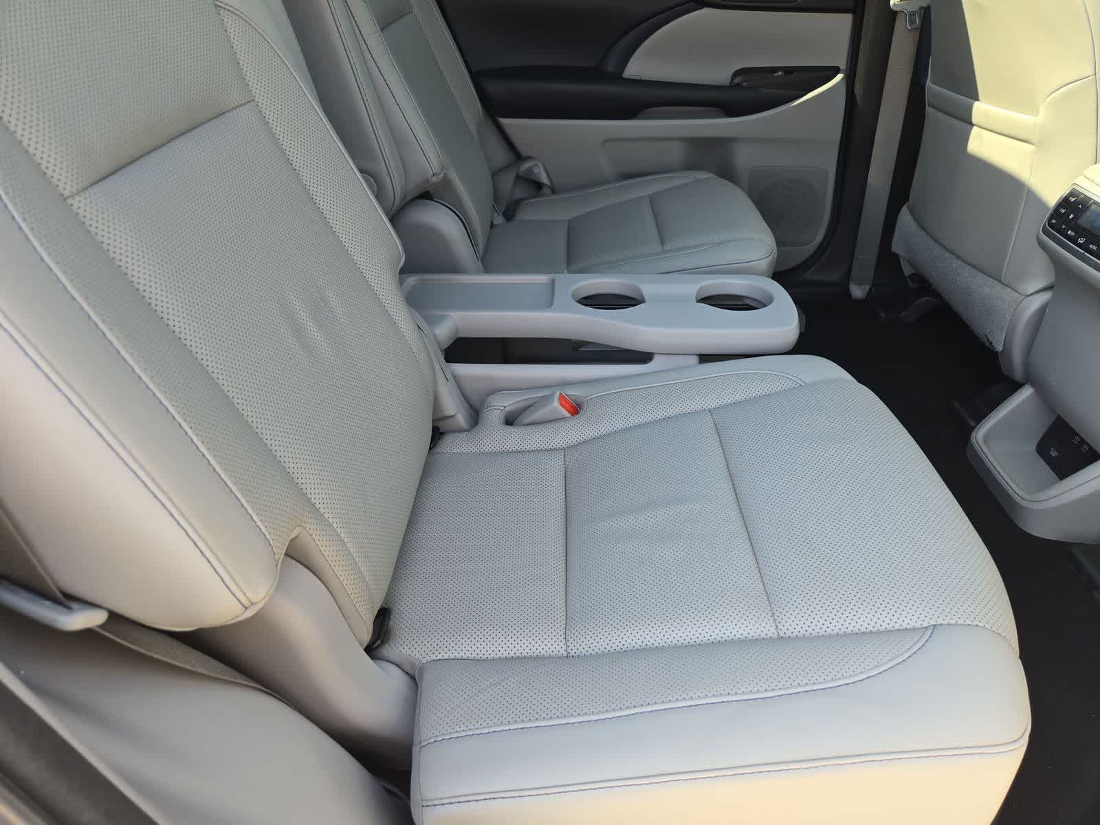Thumbnail: 2018 Toyota Highlander - 19