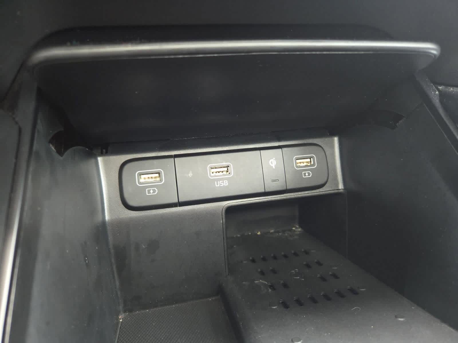 Thumbnail: 2023 Kia Sorento - 30