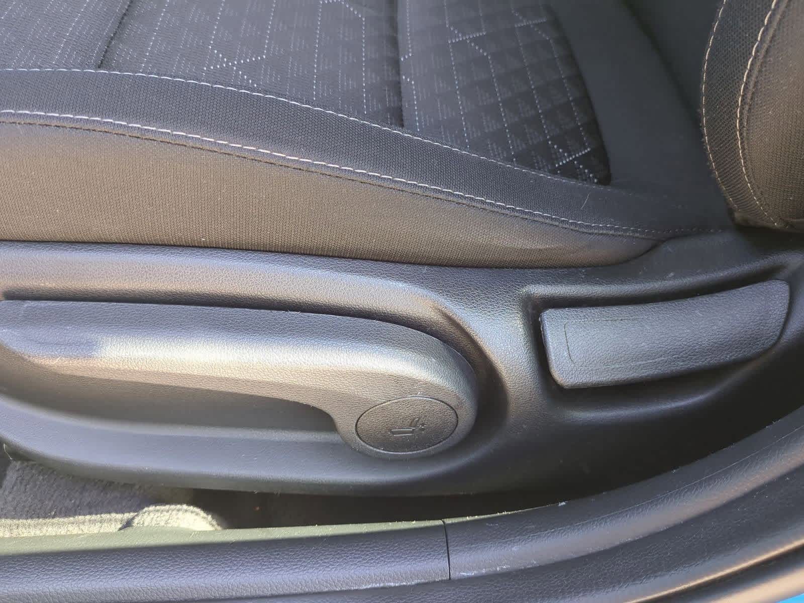 Thumbnail: 2023 Kia Rio - 16