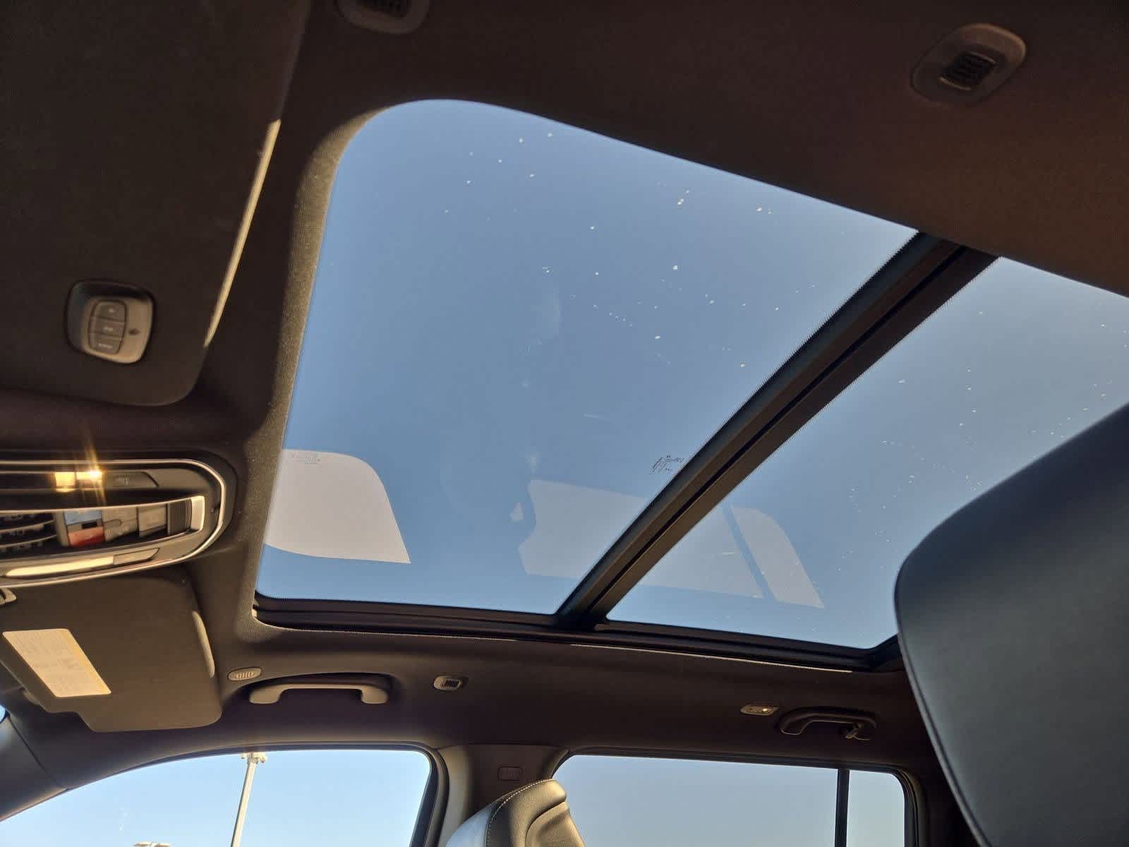 Thumbnail: 2023 Jeep Wagoneer - 18