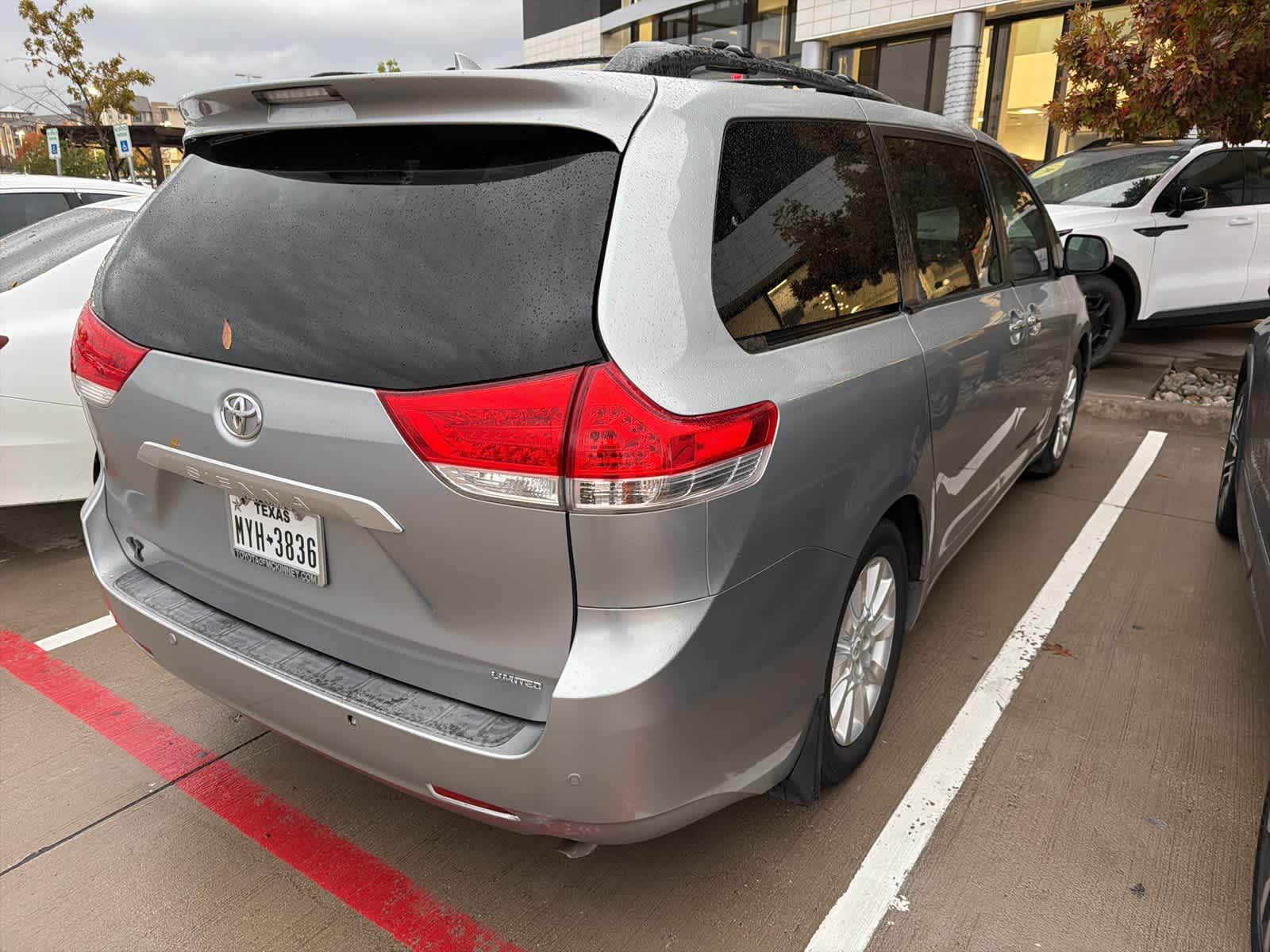 2011 Toyota Sienna Limited photo 3