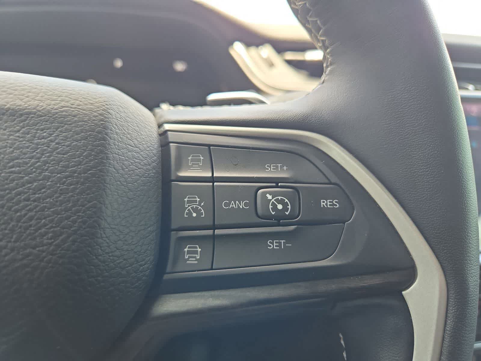 Thumbnail: 2022 Jeep Grand Cherokee - 24