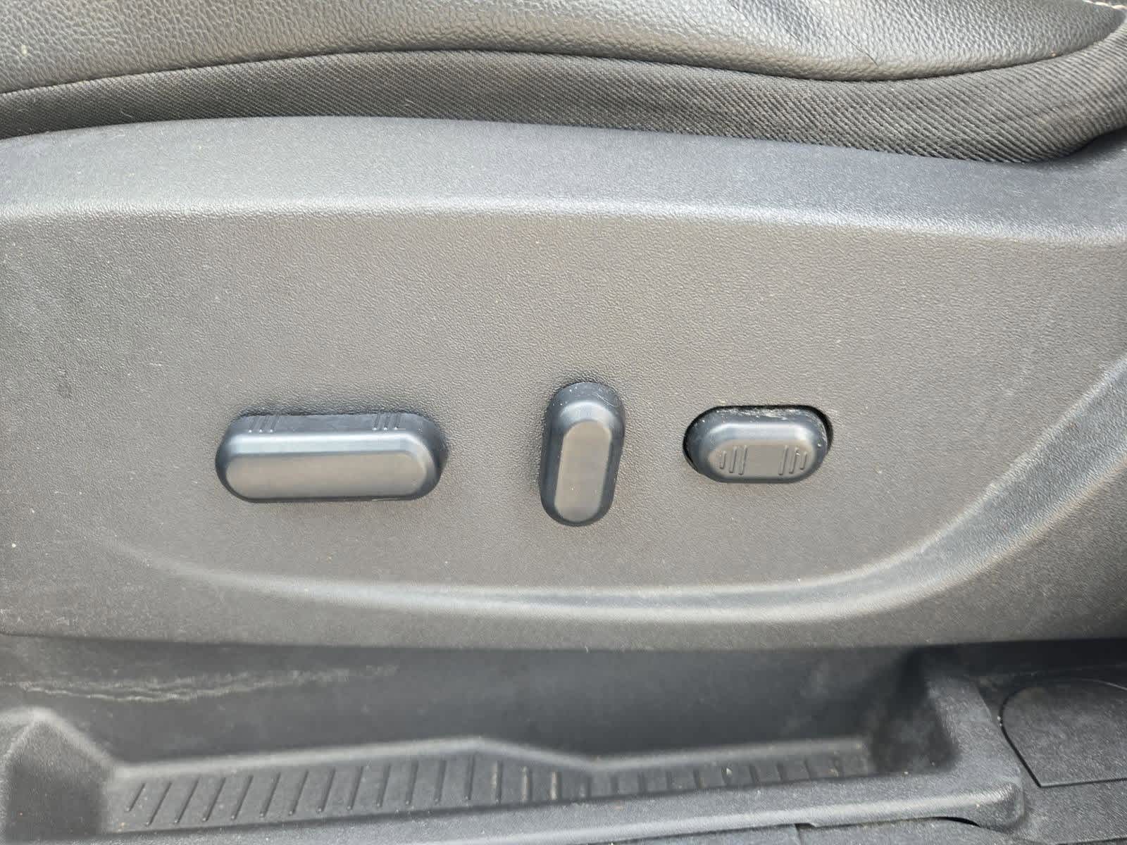 Thumbnail: 2014 Ford Escape - 22