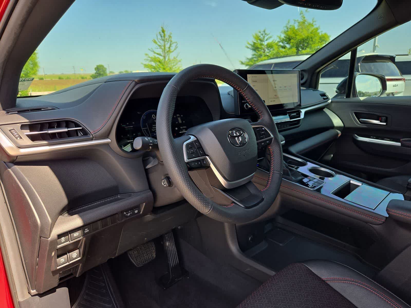 Thumbnail: 2025 Toyota Sienna - 2