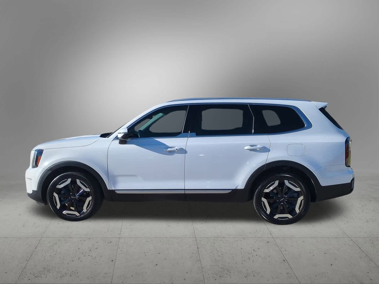Thumbnail: 2023 Kia Telluride - 3