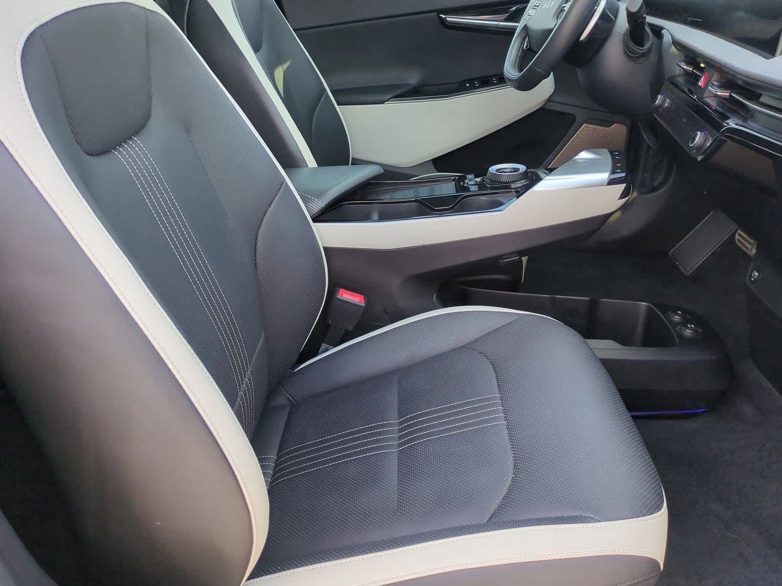 Thumbnail: 2022 Kia EV6 - 22