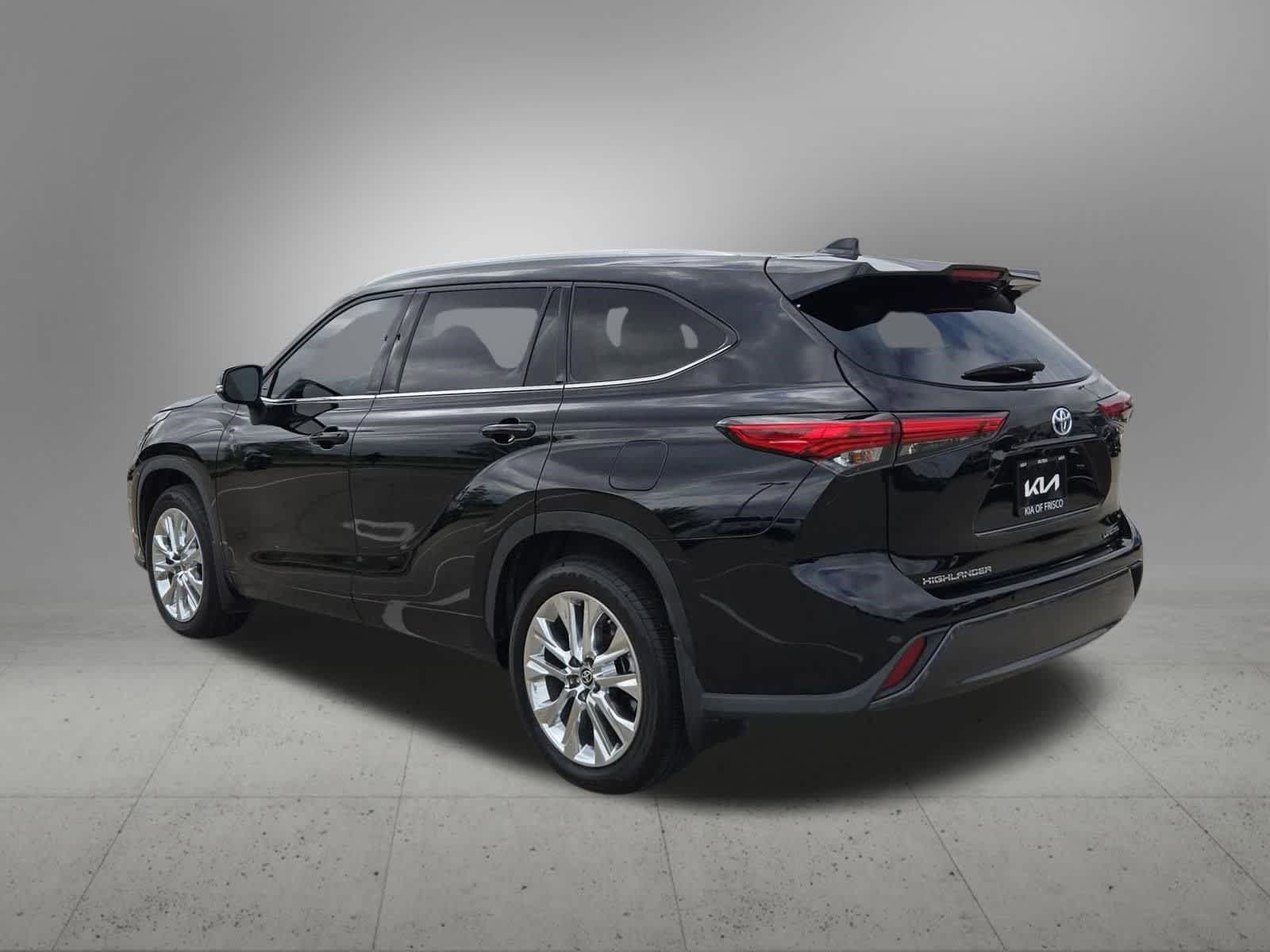 Thumbnail: 2023 Toyota Highlander - 4