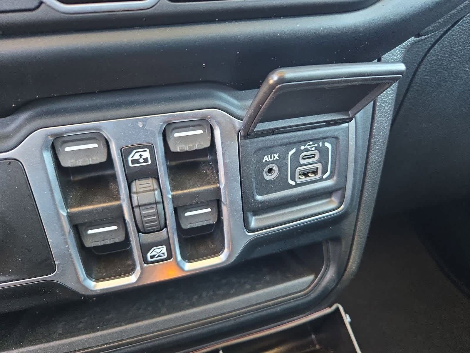 Thumbnail: 2023 Jeep Gladiator - 27