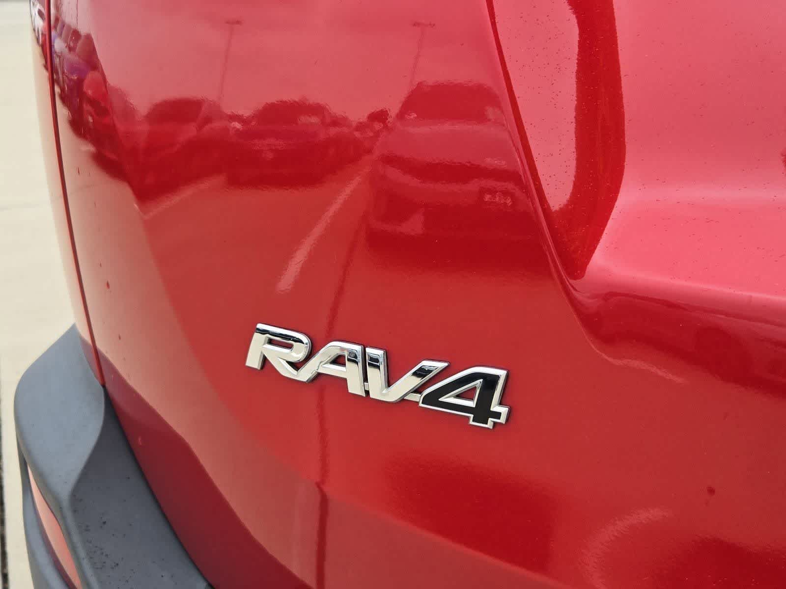 Thumbnail: 2014 Toyota RAV4 - 12