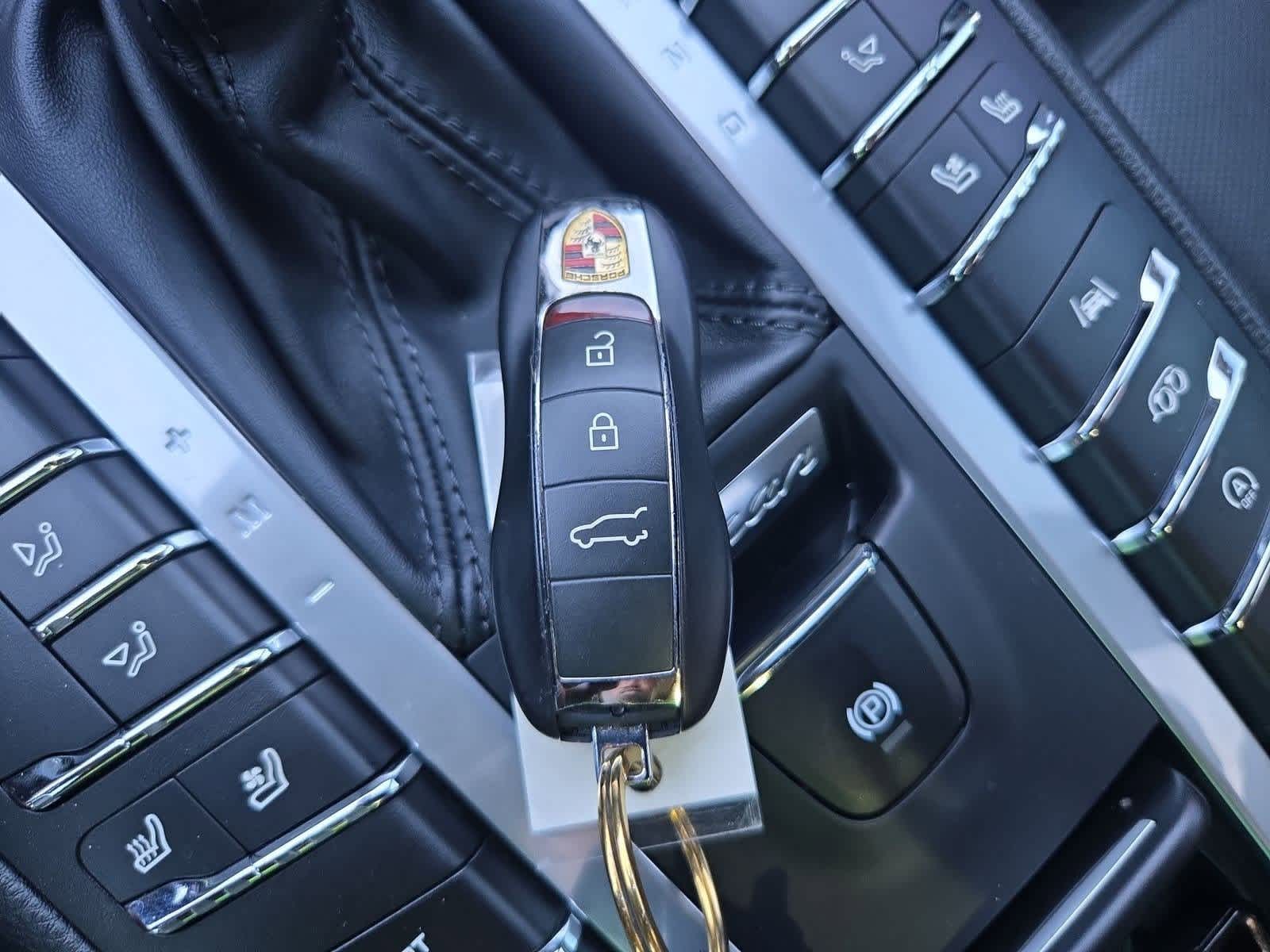 Thumbnail: 2020 Porsche Macan - 36