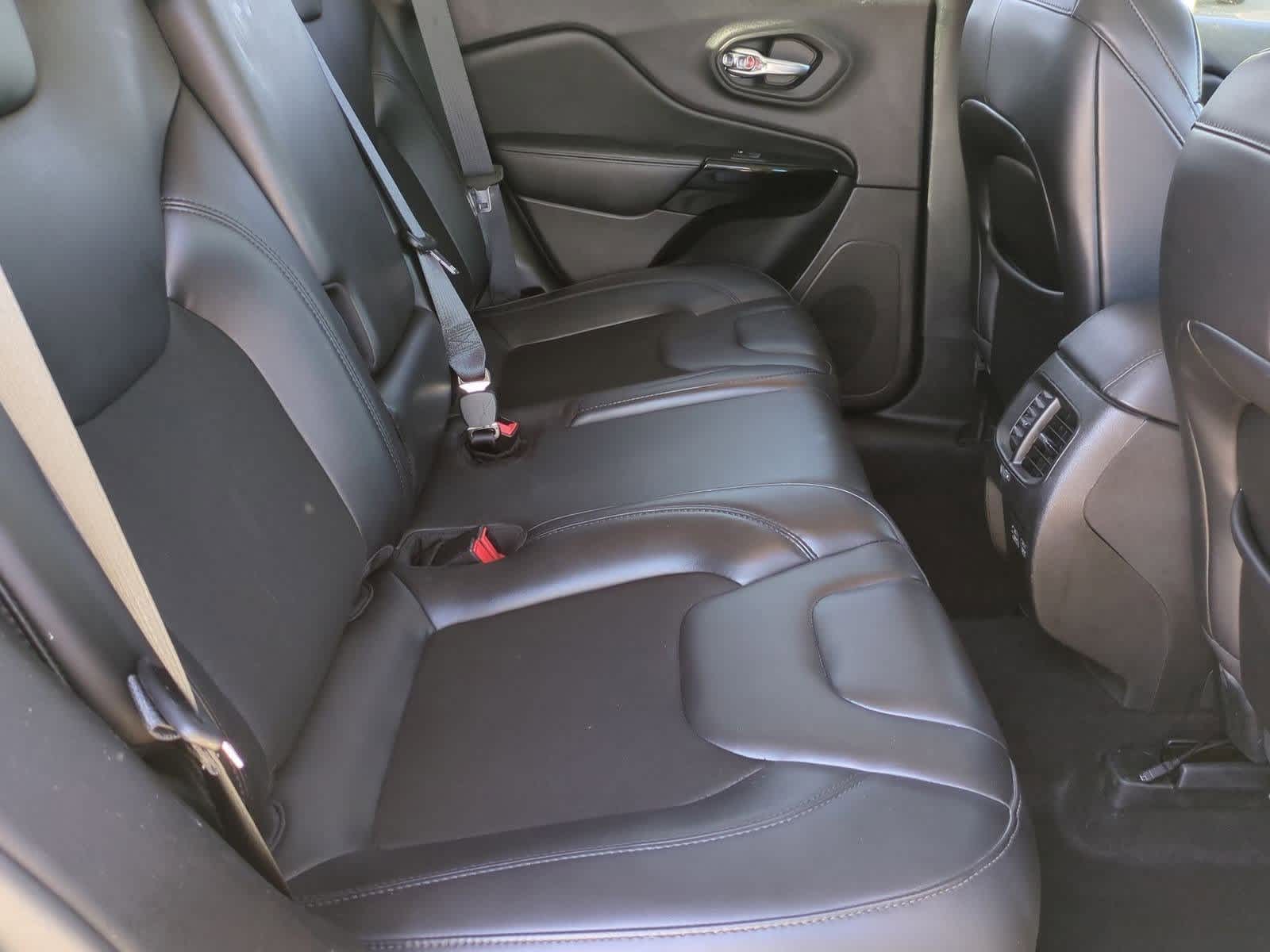 Thumbnail: 2021 Jeep Cherokee - 20