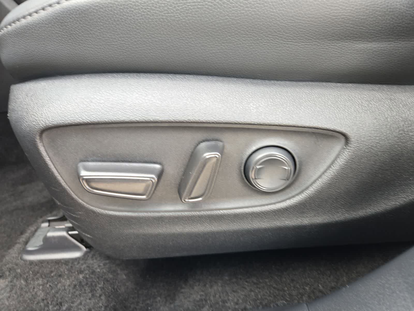 Thumbnail: 2025 Toyota Highlander - 16