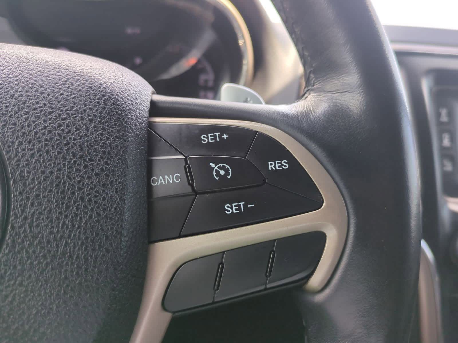 Thumbnail: 2015 Jeep Grand Cherokee - 24