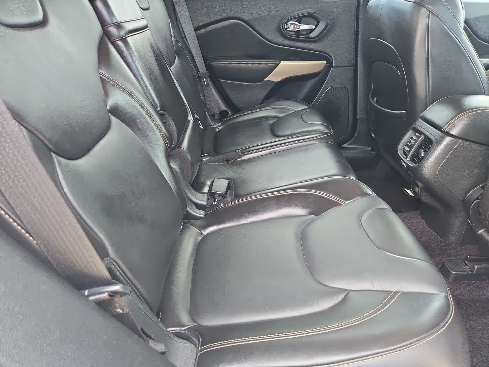 Thumbnail: 2018 Jeep Cherokee - 20