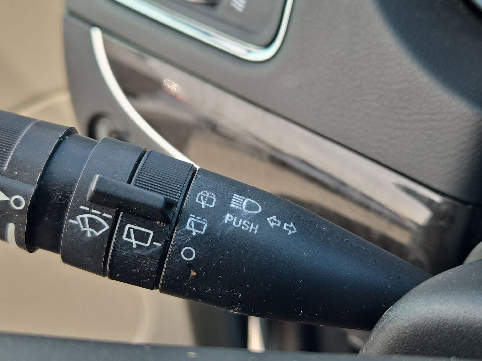 Thumbnail: 2013 Chrysler Town & Country - 24