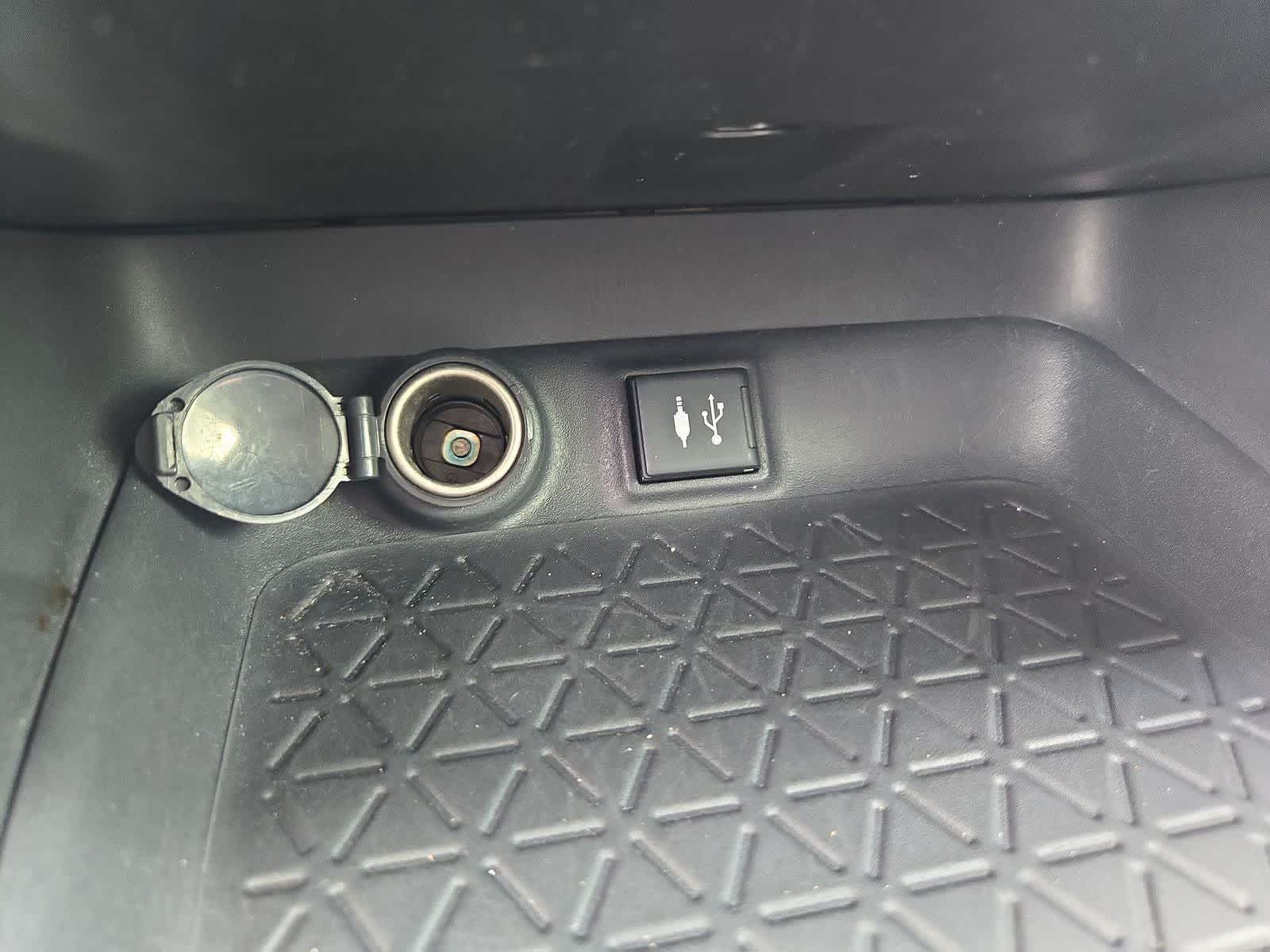 Thumbnail: 2019 Toyota RAV4 - 29