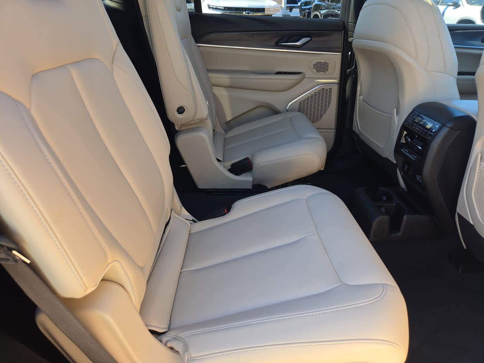 Thumbnail: 2023 Jeep Grand Cherokee - 20