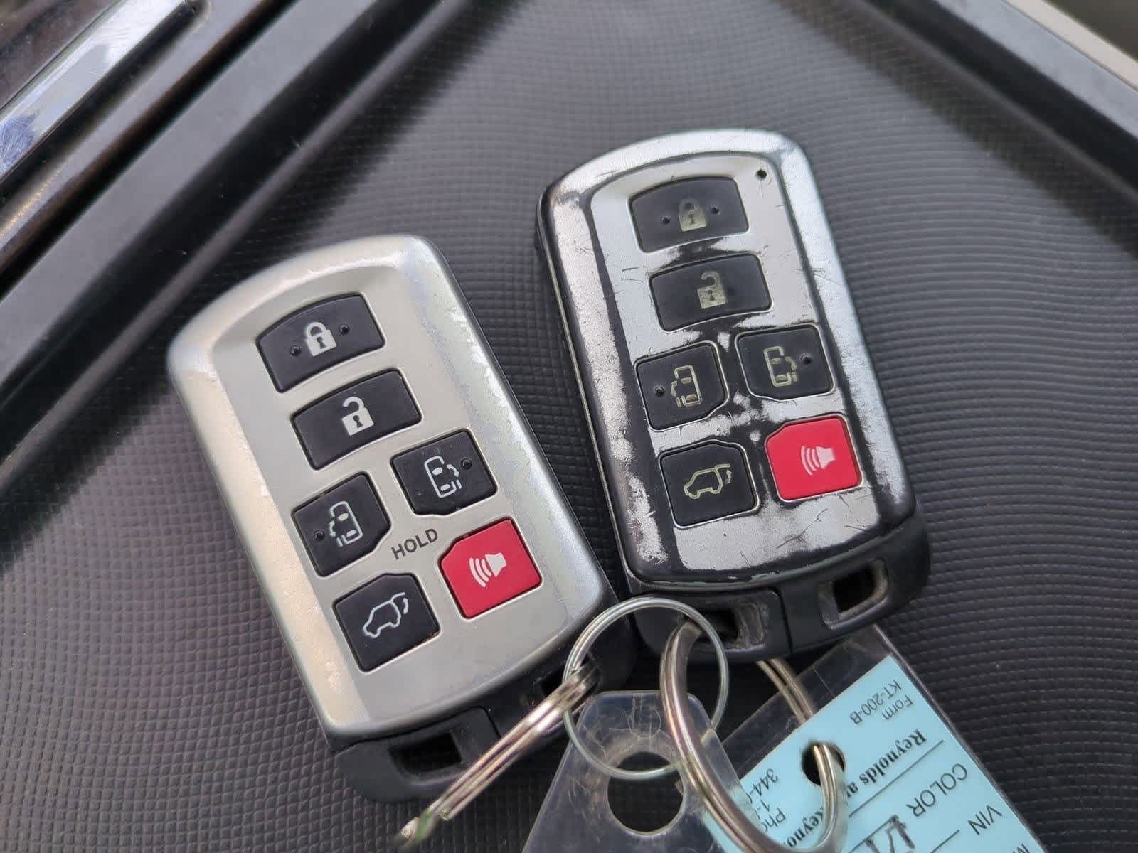Thumbnail: 2019 Toyota Sienna - 35