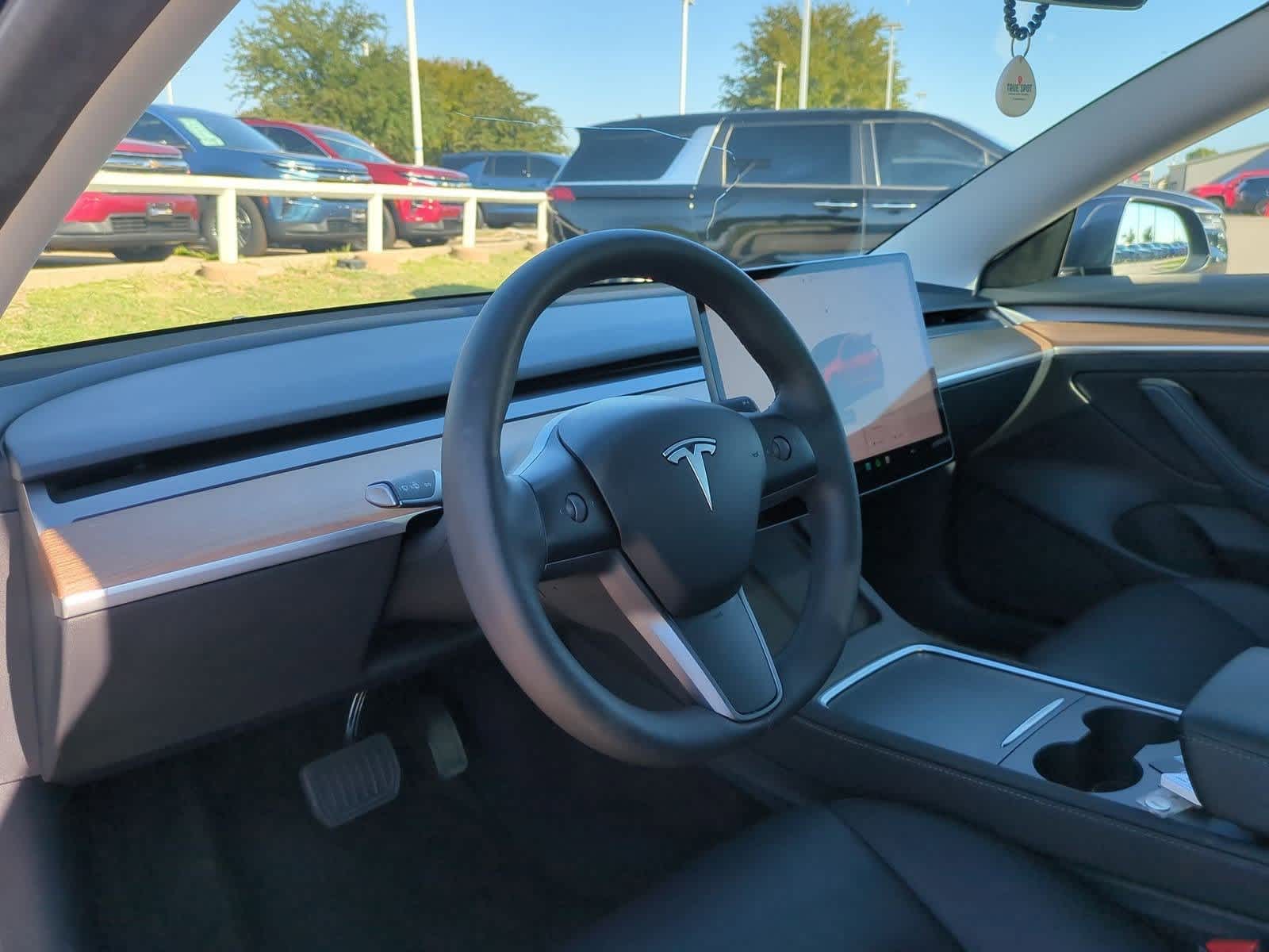 2023 Tesla Model 3 photo 2