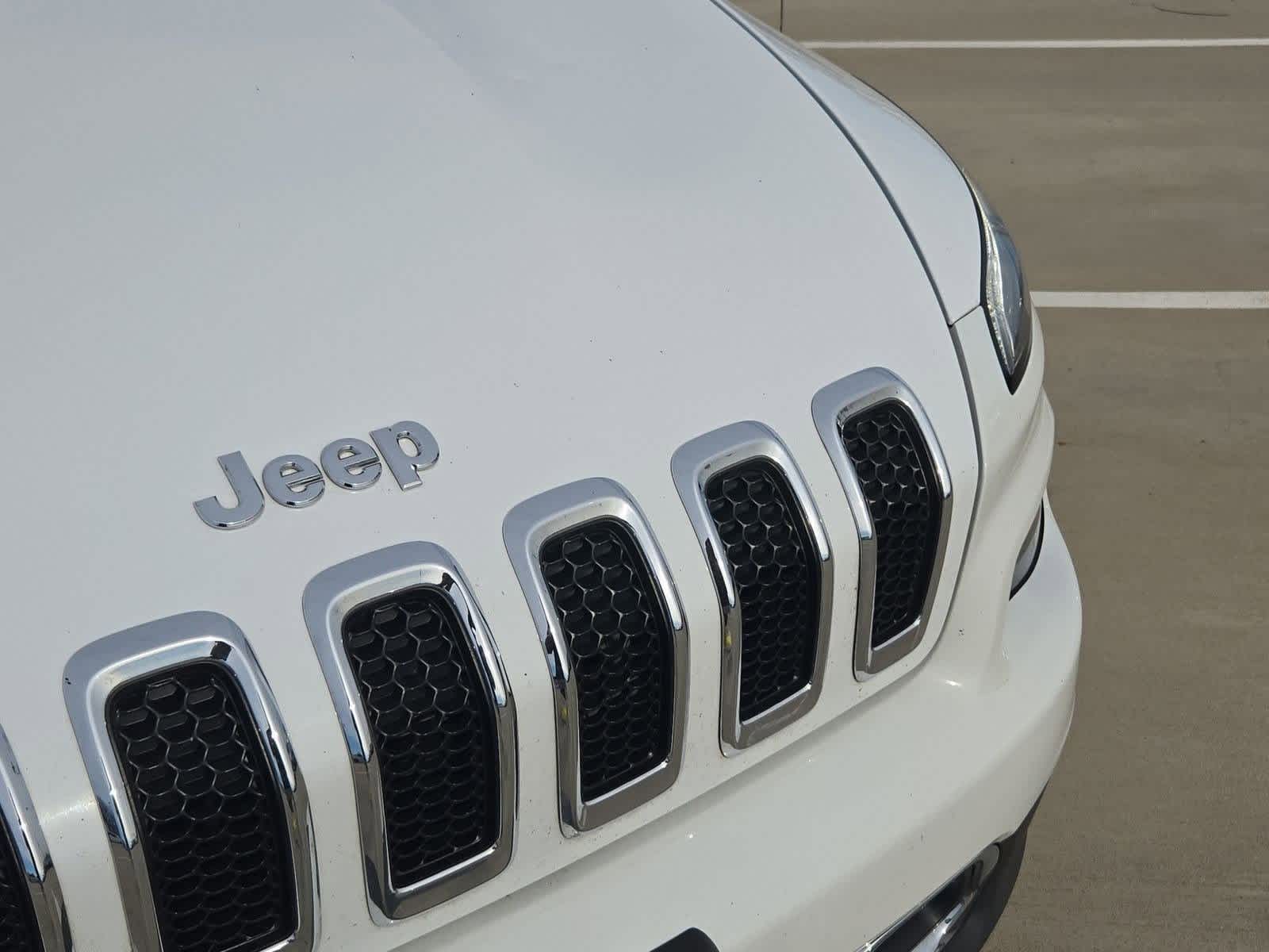 Thumbnail: 2018 Jeep Cherokee - 11