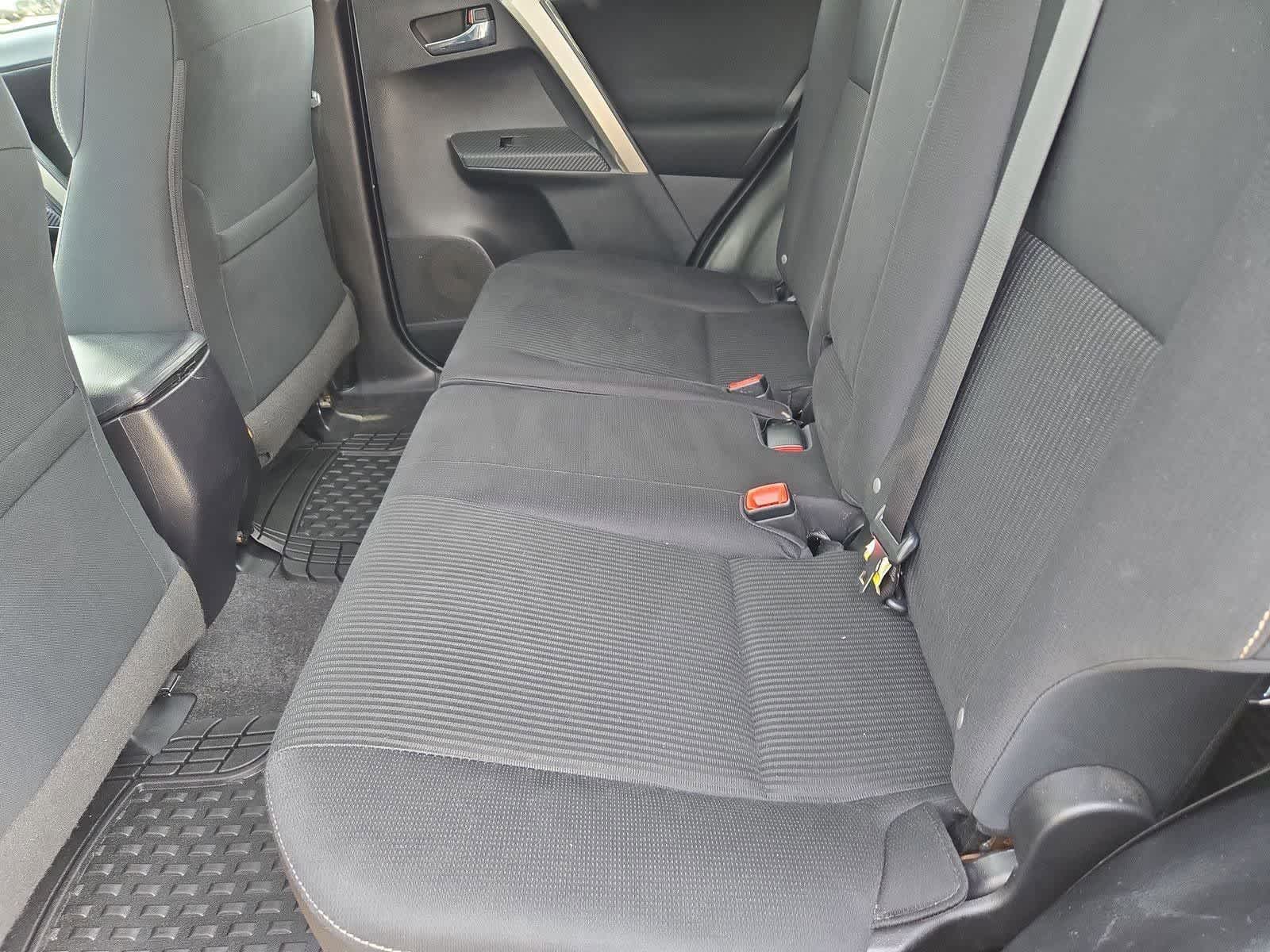 Thumbnail: 2015 Toyota RAV4 - 19