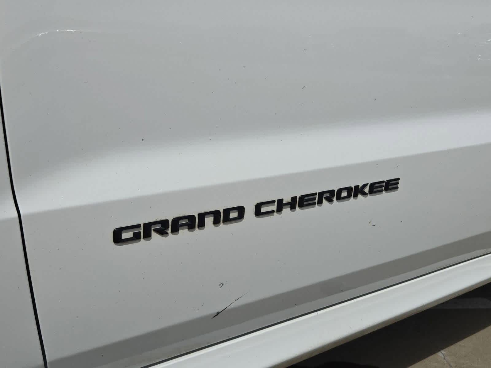 Thumbnail: 2016 Jeep Grand Cherokee - 12