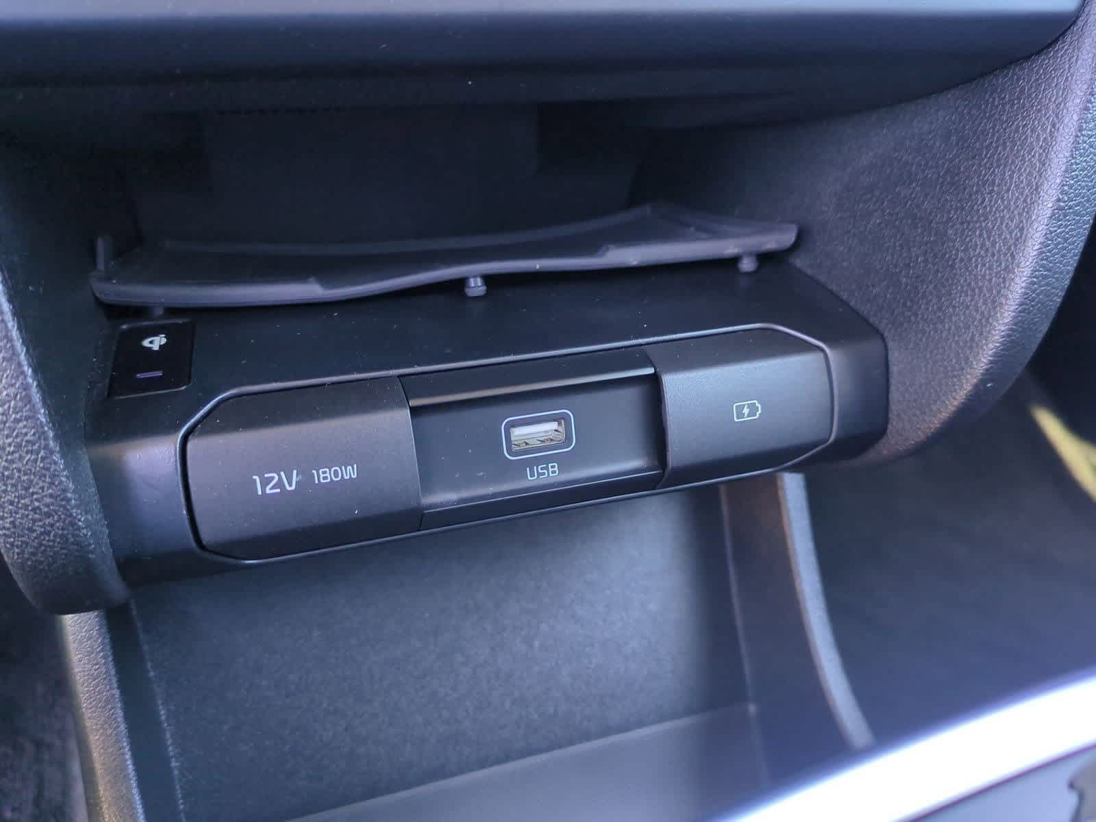 Thumbnail: 2022 Kia Niro - 31