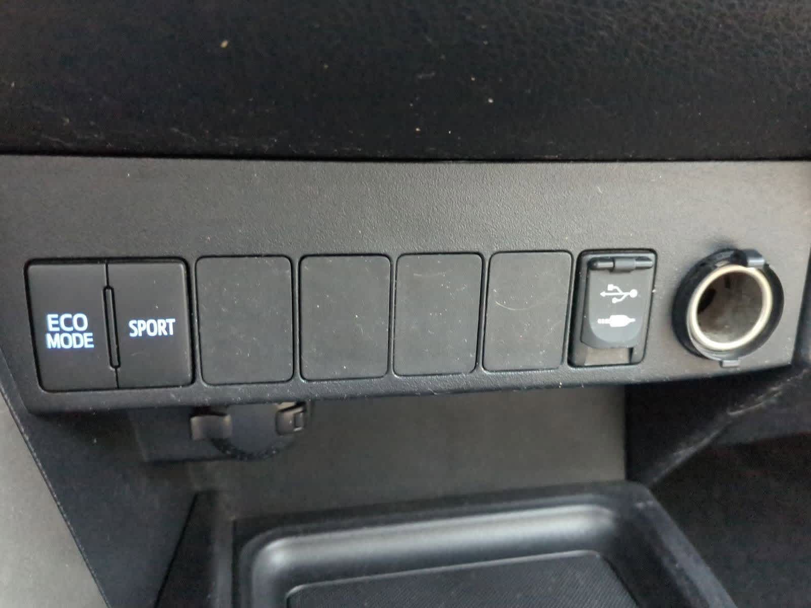 Thumbnail: 2013 Toyota RAV4 - 32