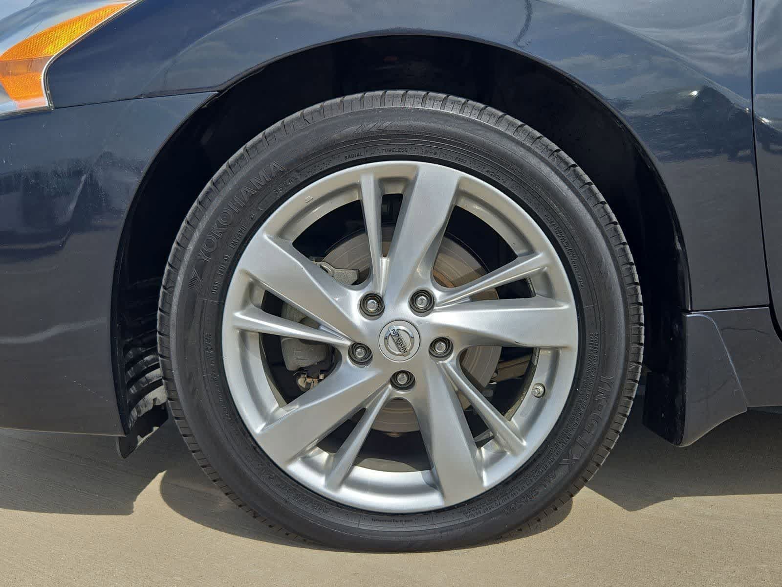 Thumbnail: 2015 Nissan Altima - 13