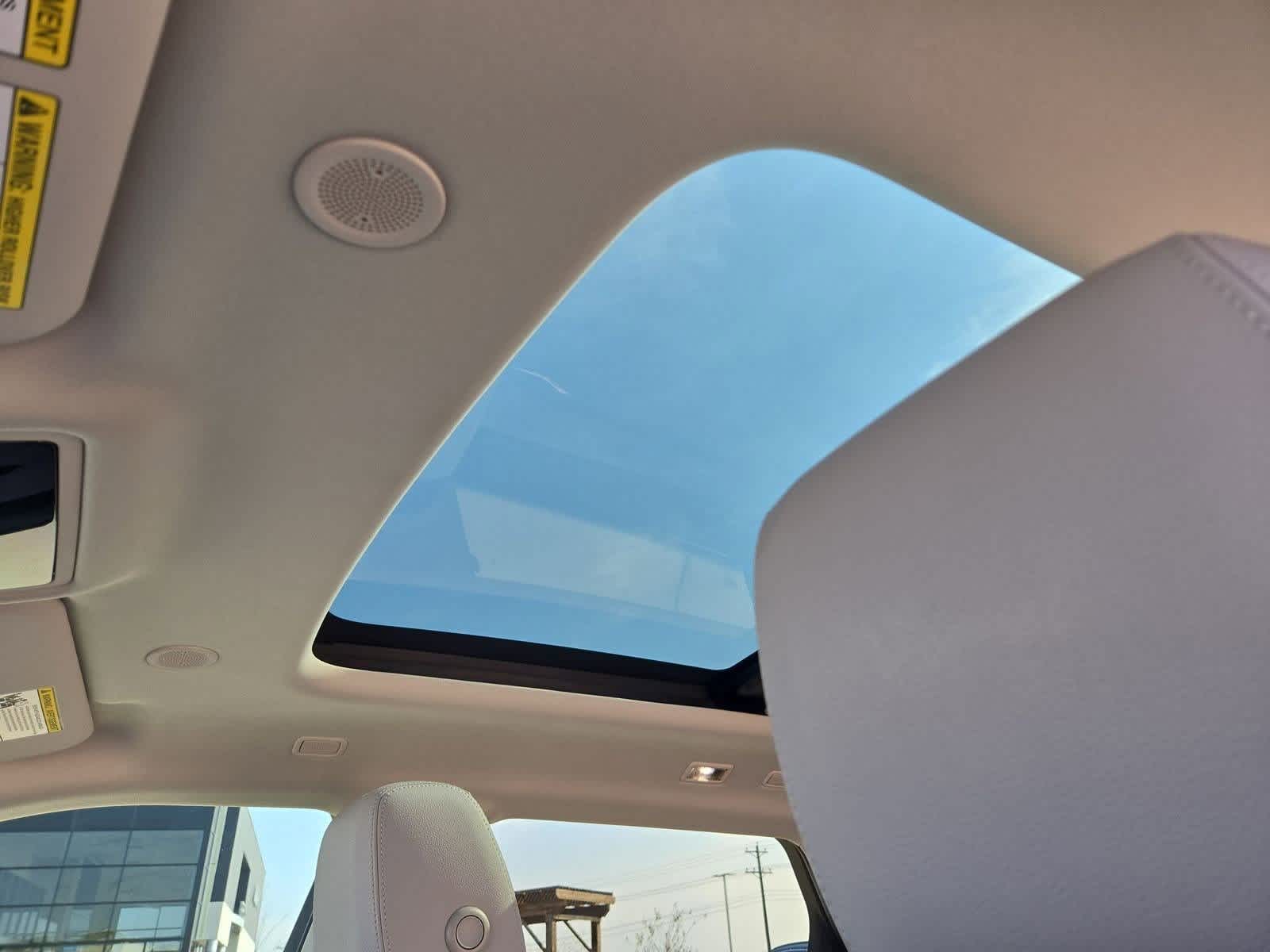 Thumbnail: 2025 Land Rover Range Rover Evoque - 18