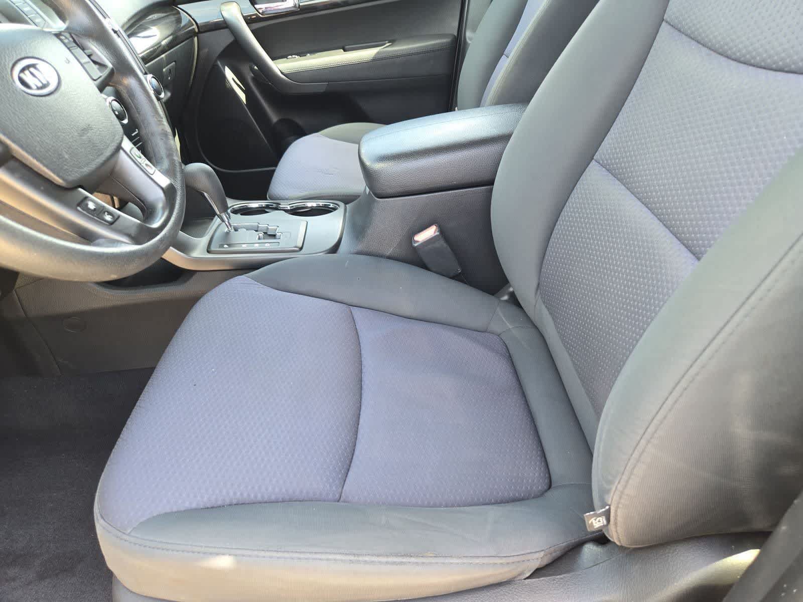 Thumbnail: 2013 Kia Sorento - 14