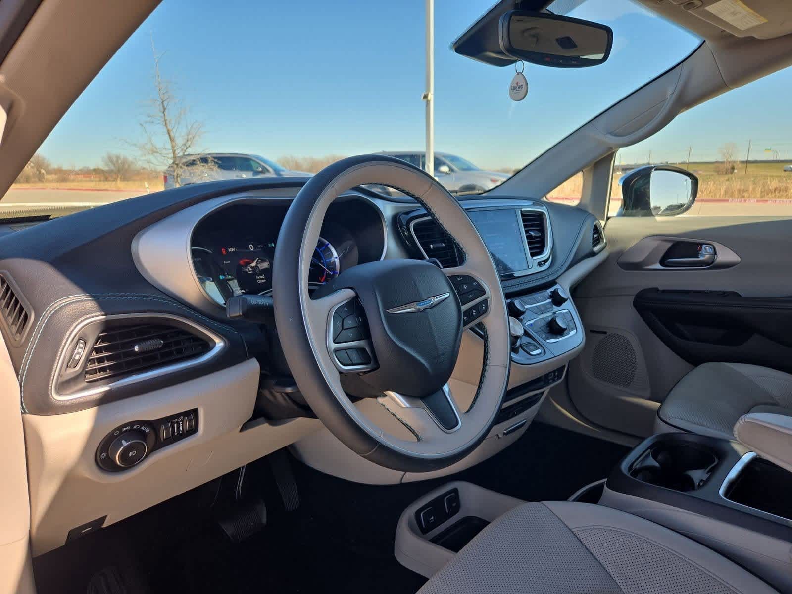 Thumbnail: 2018 Chrysler Pacifica - 2