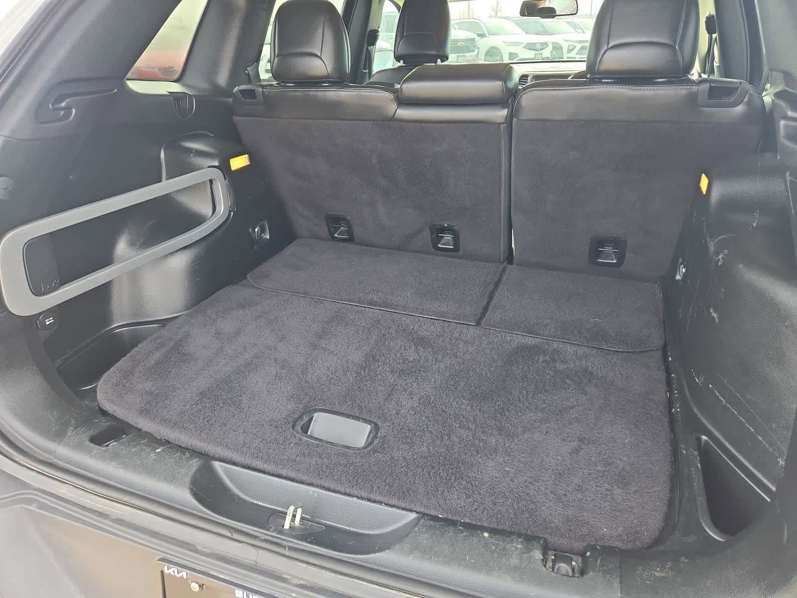 Thumbnail: 2018 Jeep Cherokee - 33