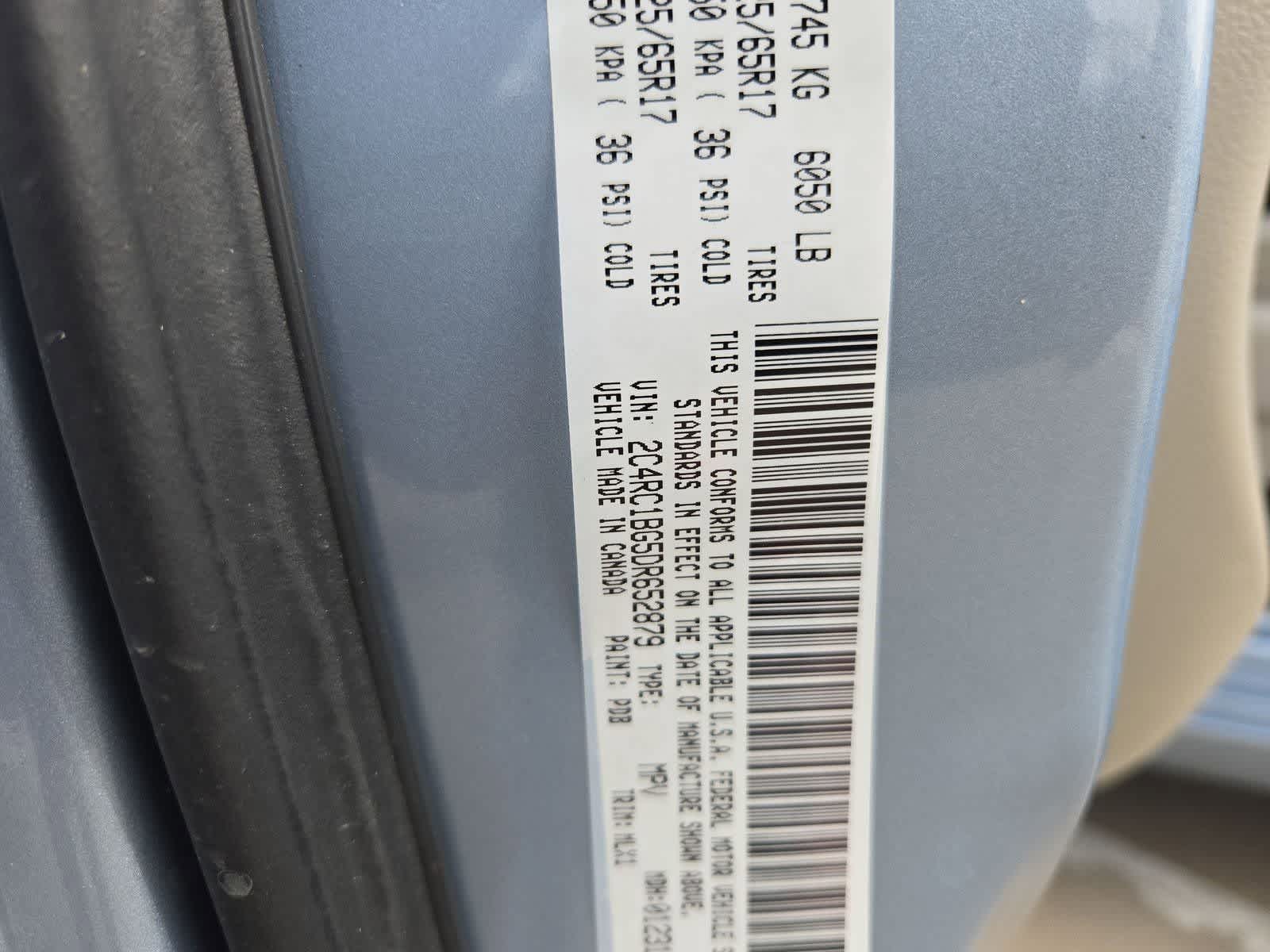 Thumbnail: 2013 Chrysler Town & Country - 32