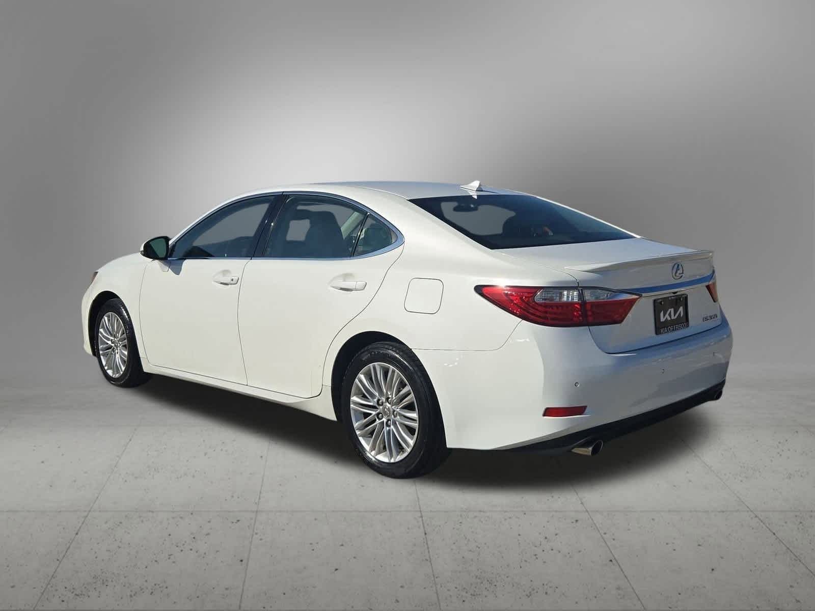 Thumbnail: 2013 Lexus ES - 4