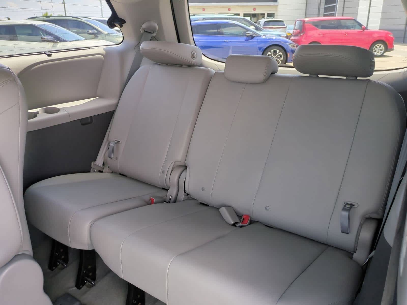 Thumbnail: 2019 Toyota Sienna - 37