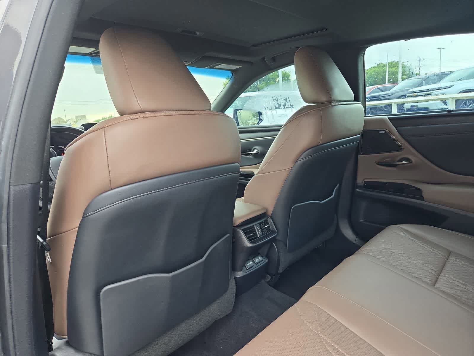 Thumbnail: 2022 Lexus ES - 16