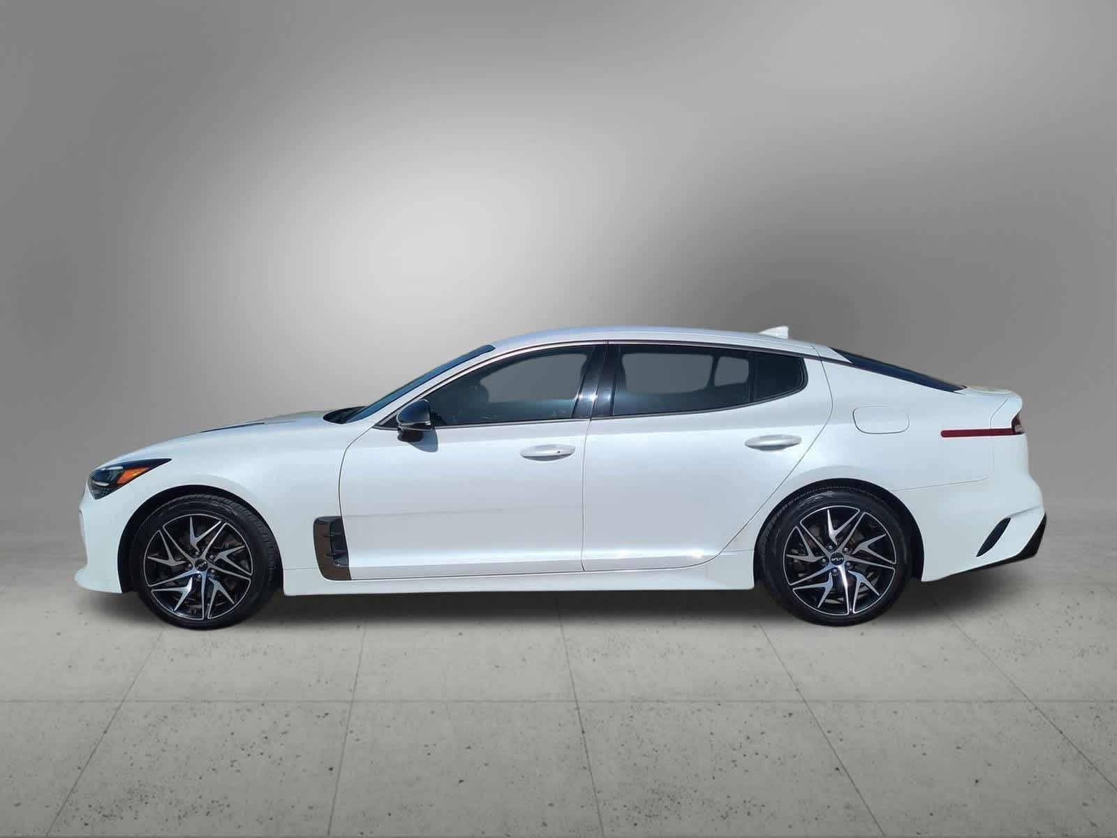 Thumbnail: 2022 Kia Stinger - 3