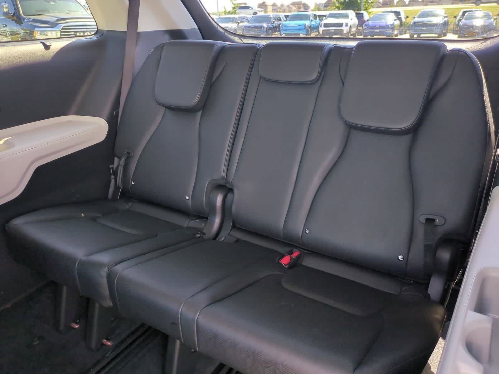 Thumbnail: 2023 Kia Carnival - 35