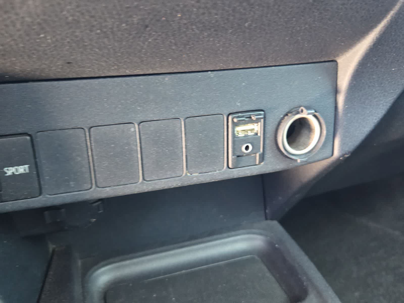 Thumbnail: 2016 Toyota RAV4 - 32