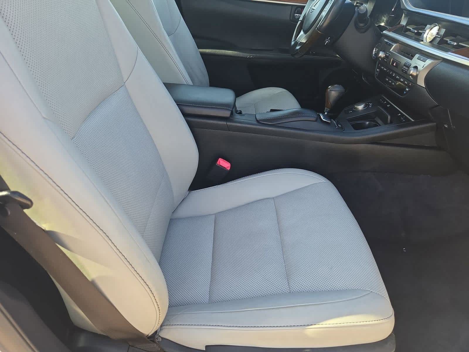 Thumbnail: 2013 Lexus ES - 22