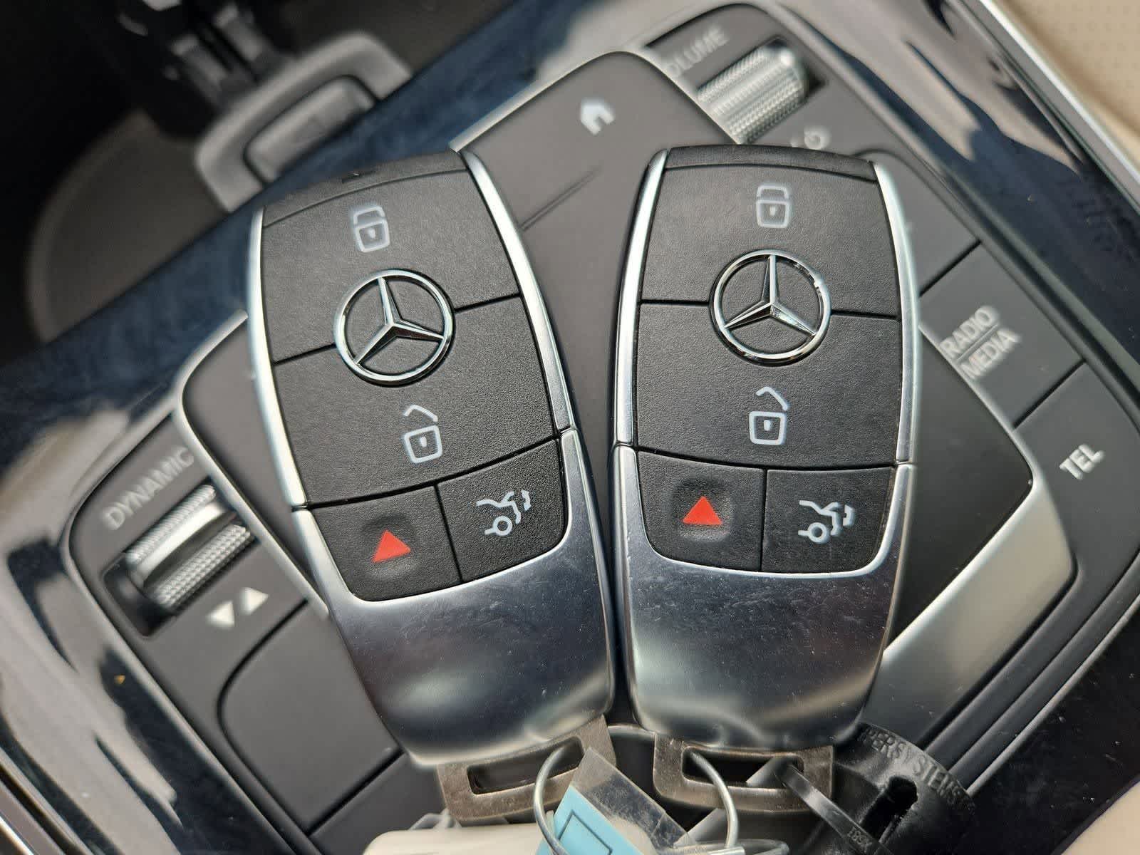 Thumbnail: 2022 Mercedes-Benz GLB - 34