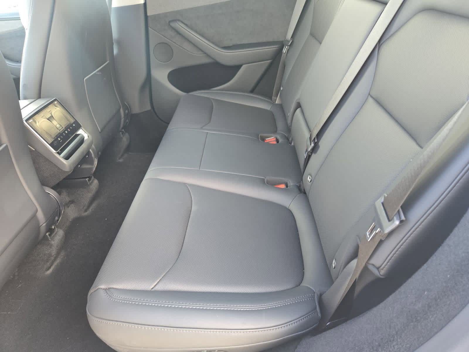 Thumbnail: 2026 Tesla Model Y - 17