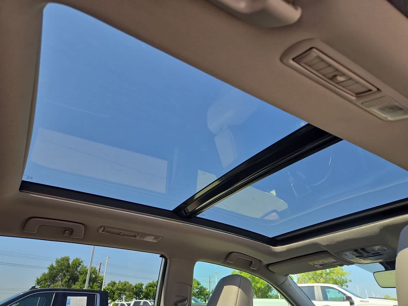 Thumbnail: 2018 Toyota Highlander - 20