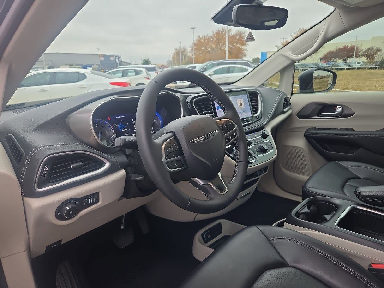 Thumbnail: 2023 Chrysler Pacifica - 2