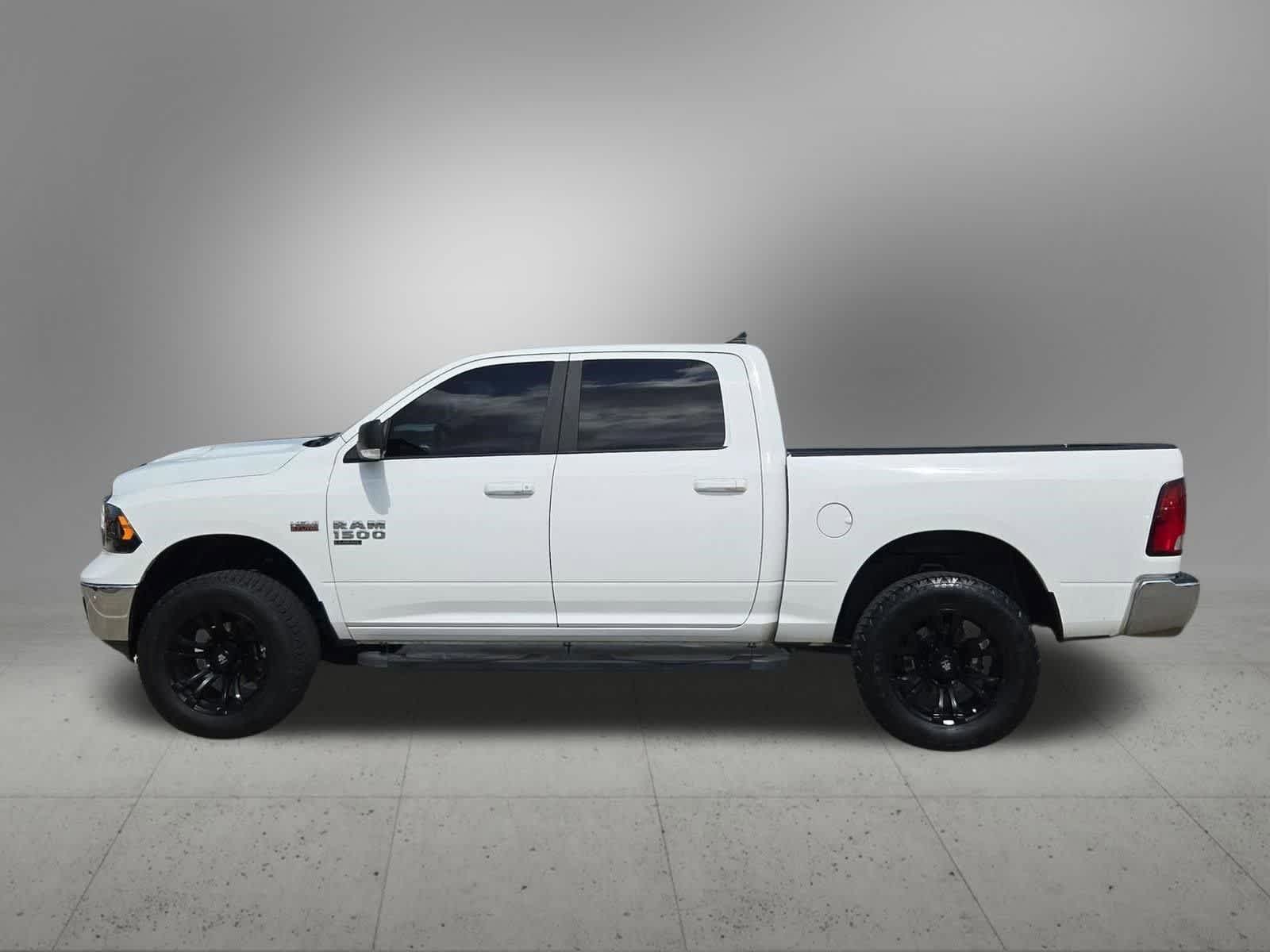 Thumbnail: 2019 RAM 1500 Classic - 3