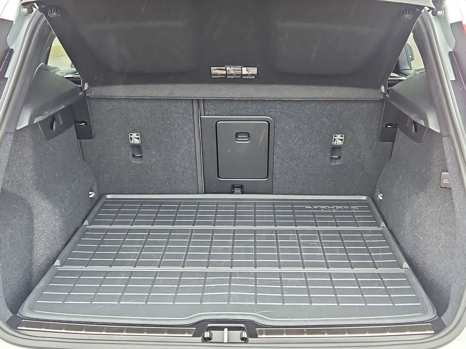 Thumbnail: 2024 Volvo XC40 - 36