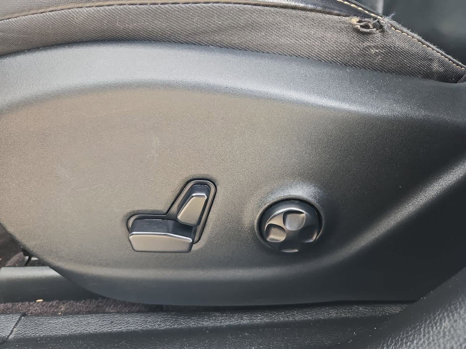 Thumbnail: 2018 Jeep Cherokee - 17