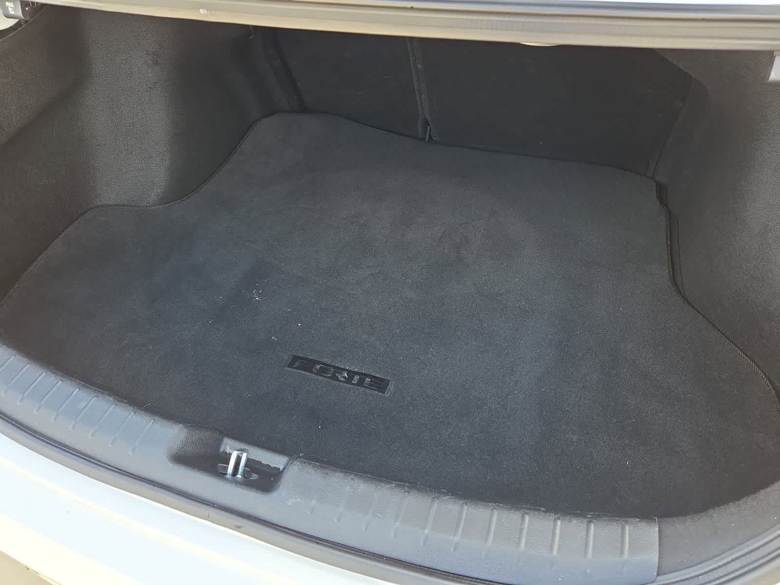 Thumbnail: 2022 Kia Forte - 35