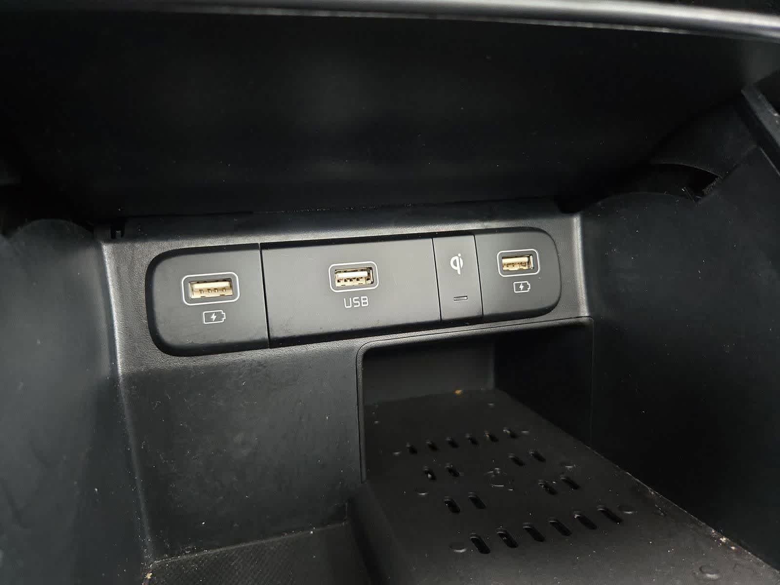 Thumbnail: 2023 Kia Sorento - 30